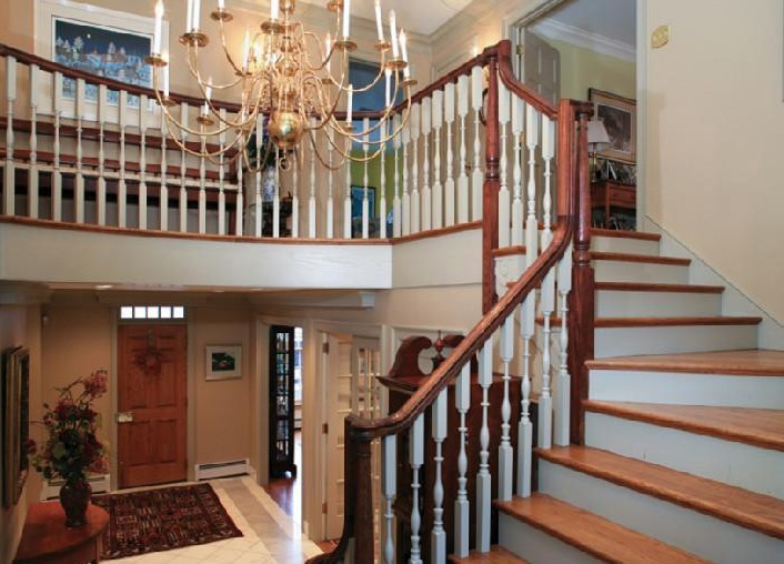 Custom interior stairway